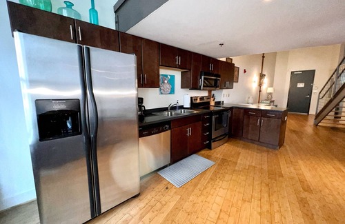 Downtown Nashville Condo | Enjoy extra savings | no rental car needed! Walk to Broadway! The Dolly Loft by Music City Loft