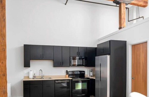 Downtown Nashville Condo | Enjoy extra savings | no rental car needed! Walk to Broadway. Center Stage Loft by Music City Loft.