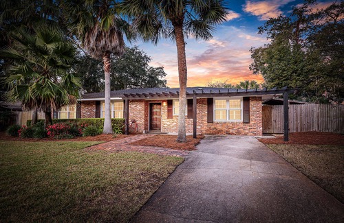 Saint Simons Island House | Excellent Location! Close to Restaurants, Shopping and Beach | Private large backyard | Community Pool Access