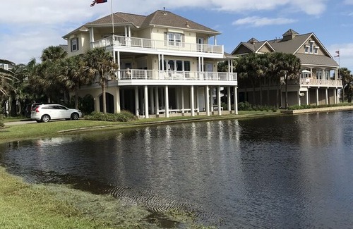 Pirates Beach West House | Exclusive Pirates Beach West location with fantastic ocean views.