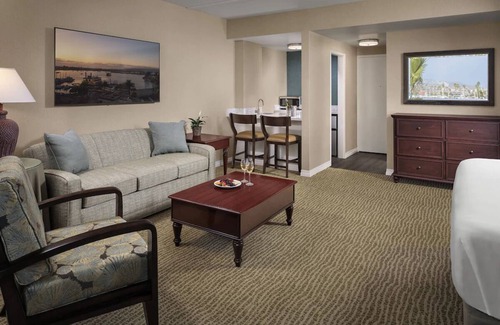 San Diego Hostel | Experience the best of San Diego! 4 Large Units with Bay View! FREE Parking!