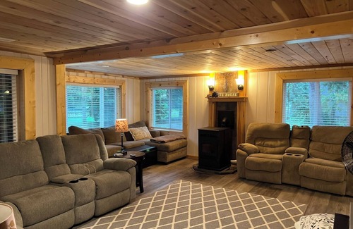 Nordman Cabin | Family Friendly Cabin Just Steps Away From Priest Lake