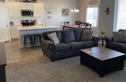 Caldwell House | Family Friendly Home, Quiet Culdesac (Sleeps 10-12)
