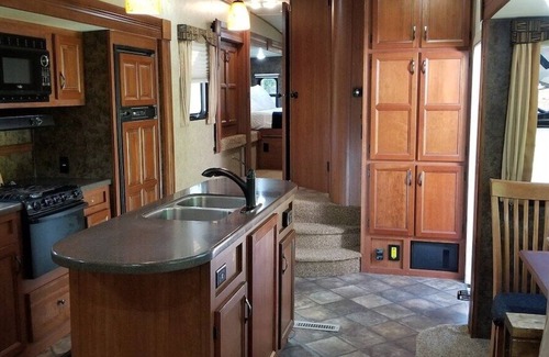 Anacortes Hostel | Farm Inn - RV Farm Stay with Ocean Views