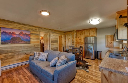 Dayton House | Farmhouse ∙ 1 bedroom ∙ 4 guests