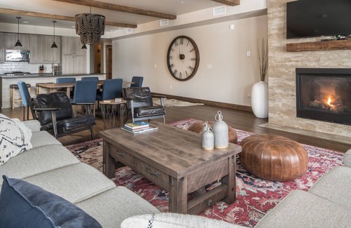 Big Sky Condo | Festive Availability! Ski-Chic Condo! Lone Peak Mountain View! Close to Big Sky
