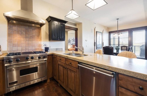North Park City Condo | Festive Dates Open! Inviting Ski Condo with Golf Course Views and Grill!