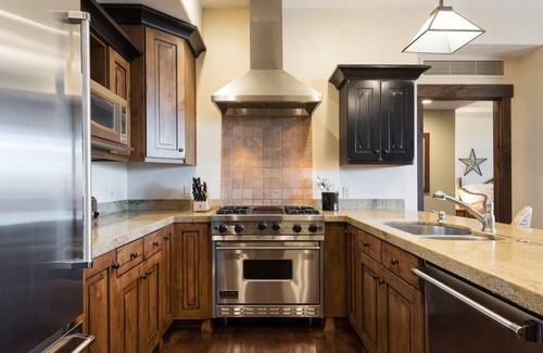 North Park City Condo | Festive Dates Open! Inviting Ski Condo with Golf Course Views and Grill!