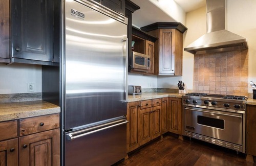 North Park City Condo | Festive Dates Open! Inviting Ski Condo with Golf Course Views and Grill!