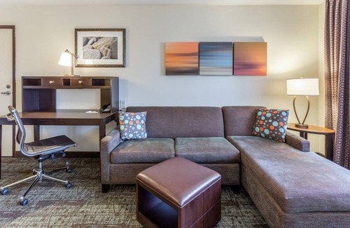 Davenport Apartment | Free Breakfast, Free Wi-Fi, Indoor Pool | Studio with Roll in Shower