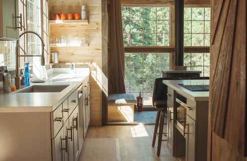 Essex Cabin | Glacier Cabin, Hot Tub, Stunning views, RV Hookup