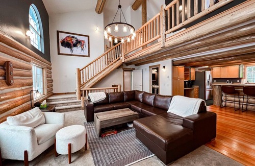 Coram House | Glacier Dream Escape! Pet Friendly, 6 Bed/4.5 Bath, Sleeps 12, Private Acreage, Trees Galore!