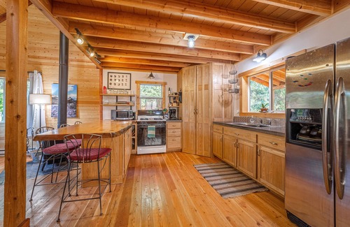 Coram Cabin | Glacier National Park-cozy, rustic home w/hot tub, just 6 minutes to the park