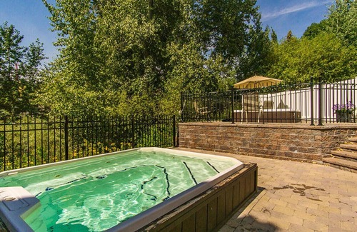 Ketchum Condo | Habitat Condo A7 - Easy Walk to Downtown Ketchum & Hot Tub Onsite