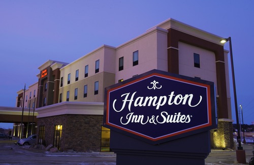 Bismarck Hotel | Hampton Inn & Suites Bismarck Northwest