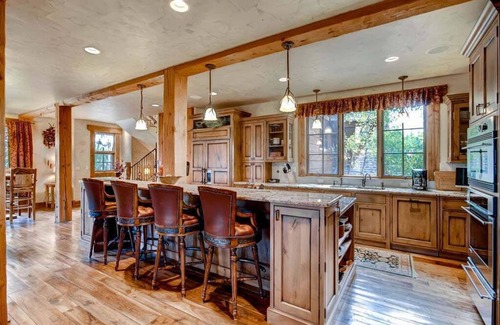 Peak 8 House | Hatari Lodge: Huge Custom Home Walk to Gondola - Great Amenities!