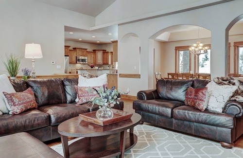 The Highlands House | Highlands Trail House: Gorgeous Home - Hot Tub.