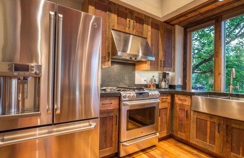 Rose Park Condo | Hip-Strip Condo @ "Corner Building"