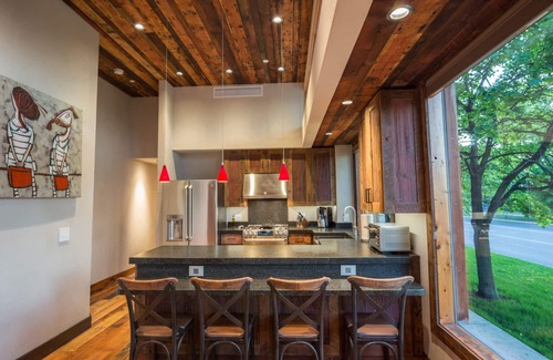 Rose Park Condo | Hip-Strip Condo @ "Corner Building"