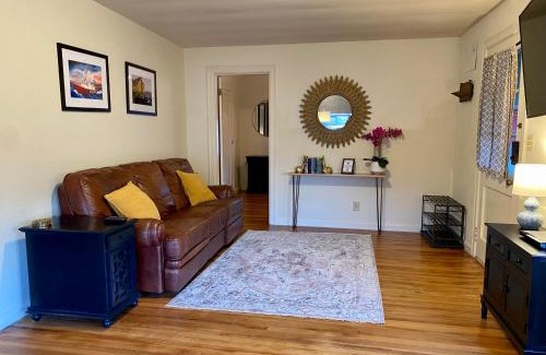 Astoria House | Historic Downtown Cottage