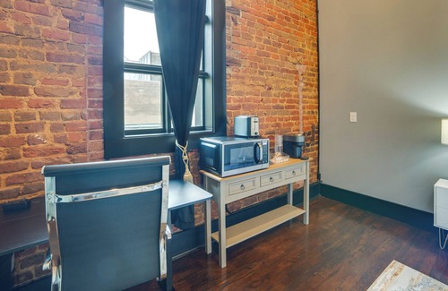 Marshall Apartment | Historic Downtown Marshall: Efficient Studio Space