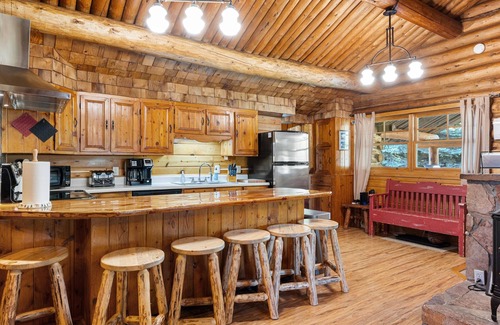 Red Lodge Cabin | Historic Rendezvous Lodge, Wi-Fi & Fireplace