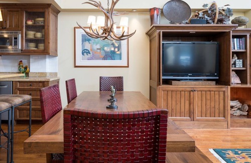 Ketchum Condo | Holiday Stays Available! Elegant Condo with Mountain Views and WIFI, just steps to Downtown !