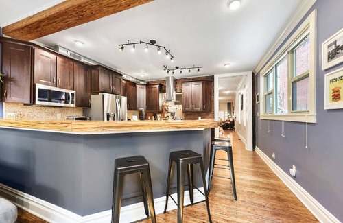 South Side Flats House | ★ HostWise Stays ★ King Beds, Driveway, Fire Pit, EV Charger!