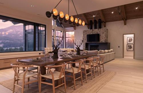 Big Sky Ski Chalet | Hot tub, Golf simulator, Steam Room