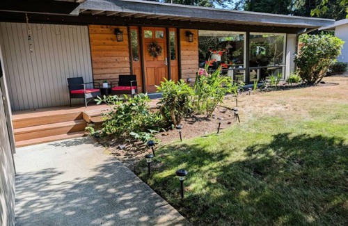 Bridle Trails House | House ∙ 2 bedrooms ∙ 4 guests