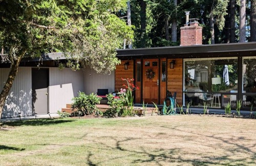 Bridle Trails House | House ∙ 2 bedrooms ∙ 4 guests