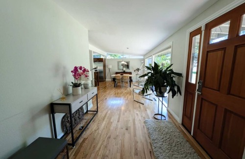 Bridle Trails House | House ∙ 2 bedrooms ∙ 4 guests