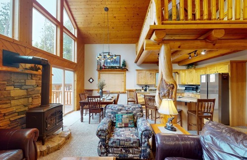 Island Park Cabin | Huckleberry Inn * Wifi, Satellite Tv, Hot Tub, 22 Miles to Yellowstone, Close to ATV Trails