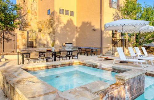 Travis Landing House | Hudson by AvantStay Magnificent Home w Beautiful Views Multiple Living Areas Pool Games