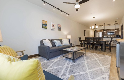 Columbia Falls Condo | Immaculate condo in downtown Columbia Falls! 20 minutes to Glacier National Park -Air Conditioning!