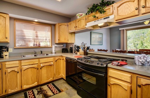 Windcliff Estates House | Jordan Vacation Home at Windcliff by RedAwning