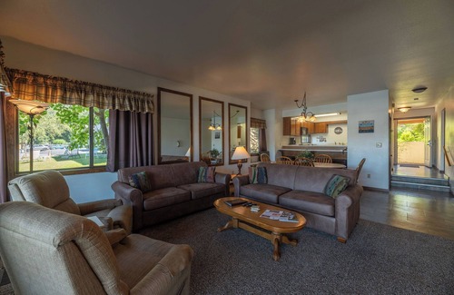 Hope Condo | Lakefront - 2 Bedroom