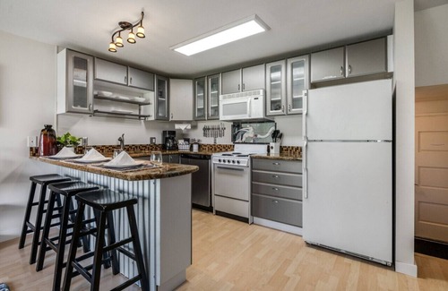 Sandpoint Condo | Lakeside Retreat|2 Pools|Walk to Restaurants|BBQ|Boatslip