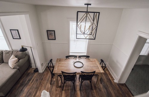 Ashton House | Large cozy cottage surrounded by adventures for the whole fam!
