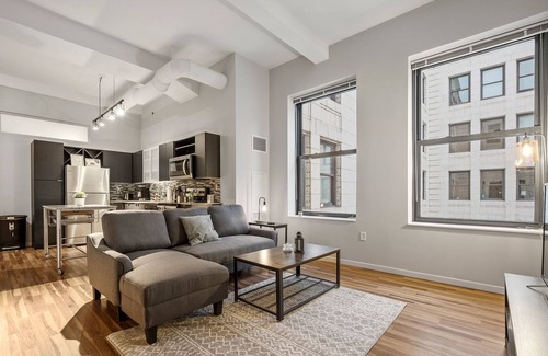 Downtown Cincinnati Condo | Lavish 2 Bedroom Condo - Best Central Location with Amenities Galore 612