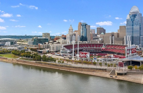 Downtown Cincinnati Condo | Lavish 2 Bedroom Condo Heart of Downtown with Unmatched Amenities 431