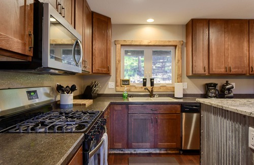 Deadwood Cabin | Lazy Dog Lodge, Hot Tub, AC & Activities Near Black Hills
