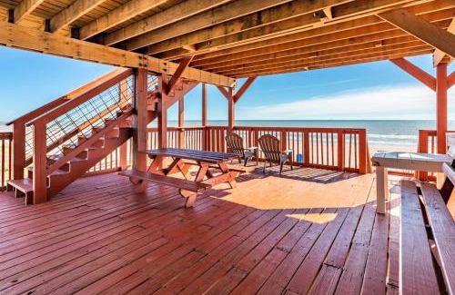 Surfside Beach House | Livin' The Dream Beachfront & Center