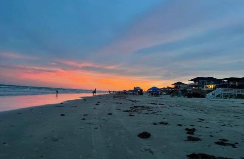 Surfside Beach House | Livin' The Dream Beachfront & Center