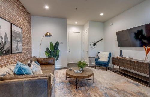 West End House | Lofts at 30th - Urban Escape - Minutes to Broadway