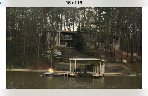 Mid America House | Looking for a little piece of heaven? This is it! Spectacular views and hot tub
