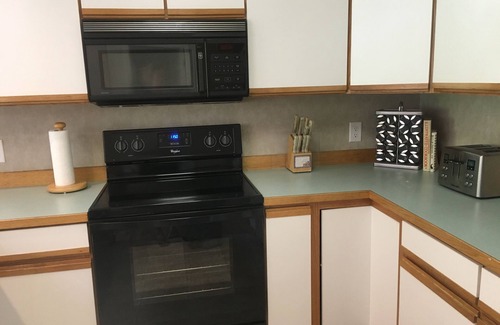 Columbia Falls House | Lovely 3 BR Meadow Lake, Hot Tub, mins to Glacier or Whitefish!