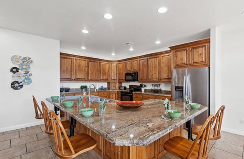 St. George Condo | LP 1806 | 3 BD with an Indoor Fireplace, Old School Arcade Machine, and Resort Access