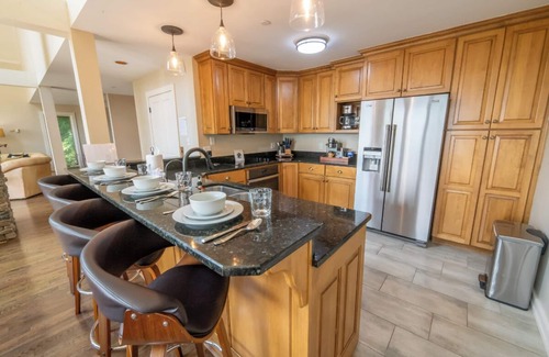 Chalet Village Cabin | *Luxurious 5BD Chalet w/VIEWS! Hot Tub + Arcade*
