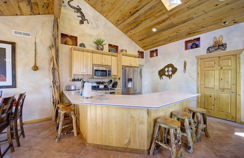 Moab South Valley House | Luxurious - Southwest Comfort - Spa Master Bath - Dbl Garage - Pool/Hot Tub